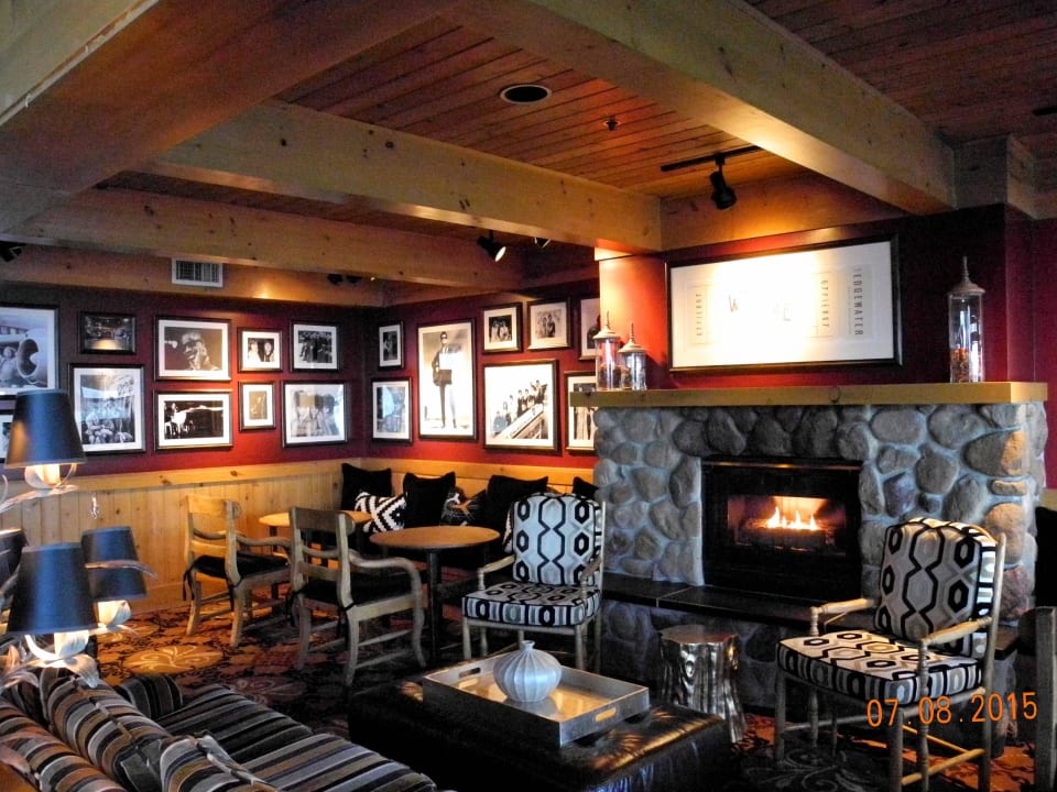 Lobby The Edgewater-A Noble House Hotel