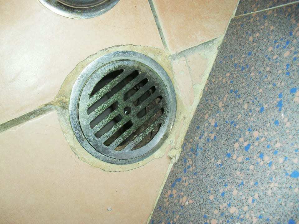 Der Abfluß hat nach Kloake gestunken Hotel Theartemis Palace