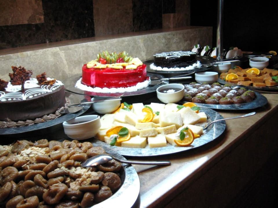 Dessertvielfalt Saturn Palace Resort Hotel