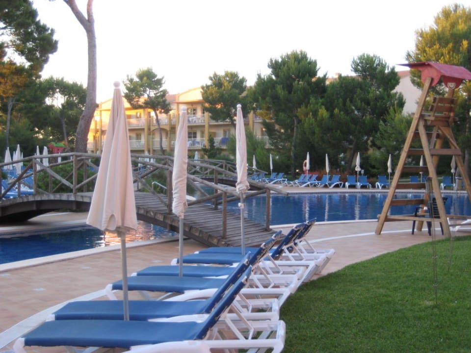 Pool mit Rettungsschwimmer-Turm Zafiro Mallorca