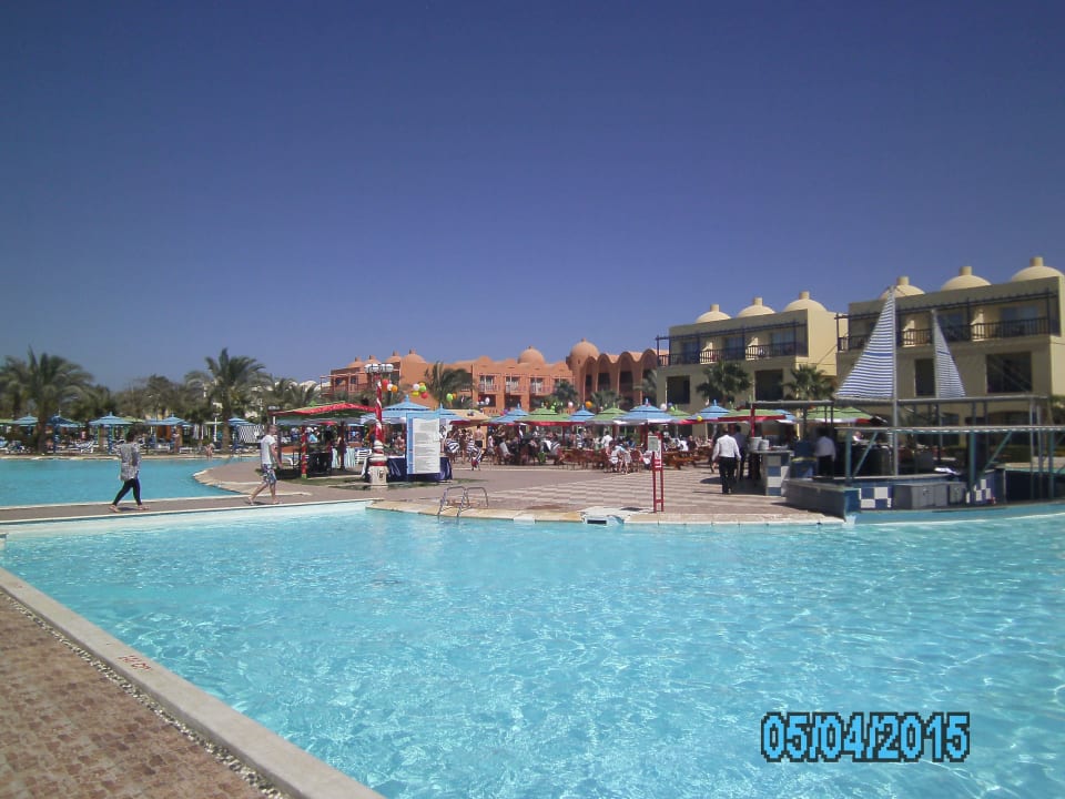 Weitläufige Poolanlage Hotel Titanic Palace