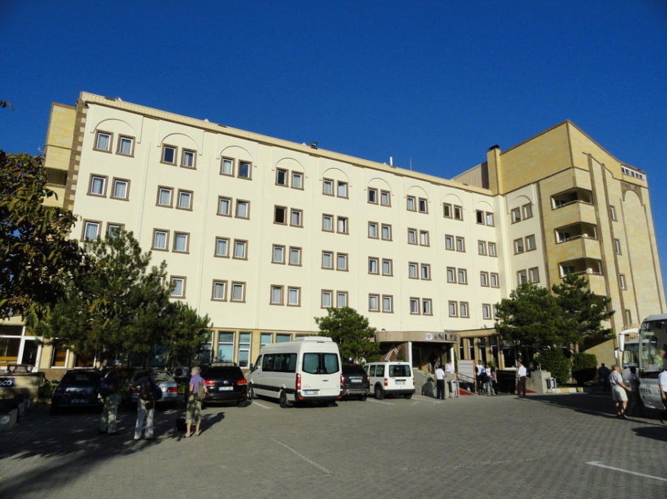 Hotel Dinler Ürgüp vom Parkplatz aus Hotel Dinler Ürgüp