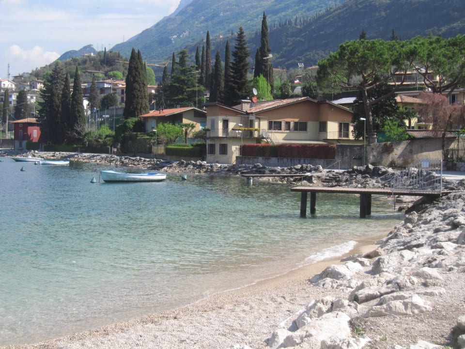 Blick nach Norden auf Uferweg Hotel Castello Lake Front