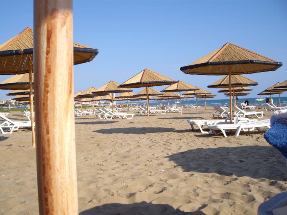 Sauberer Strand  Hotel Defne Garden