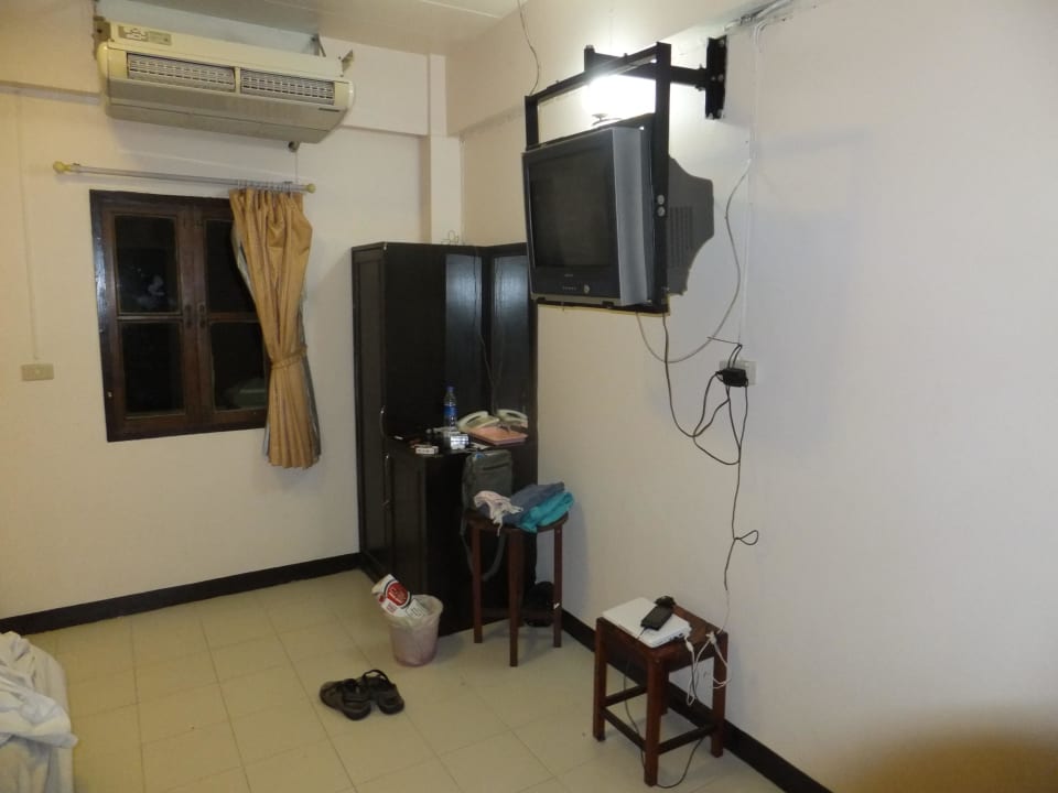 Zimmer mit Balkon innen Four Sons Village