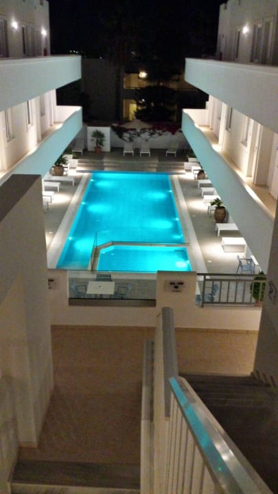 Gelbe Handtücher immer frisch da-blaue zum Strand Sentido More Meni Residence & Suites