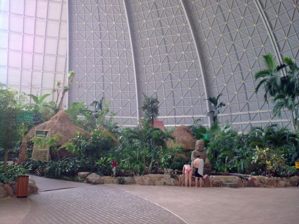 Halle Tropical Islands Resort