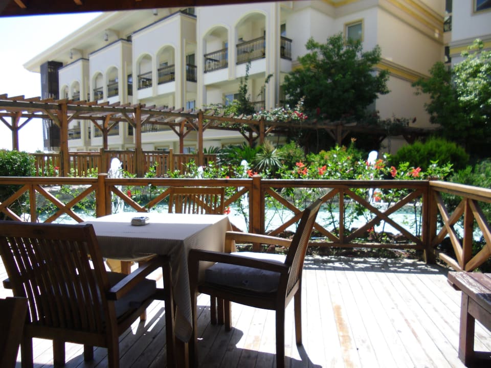 Außenplätze der Lobby Bar Diamond Excellence Resort & Spa