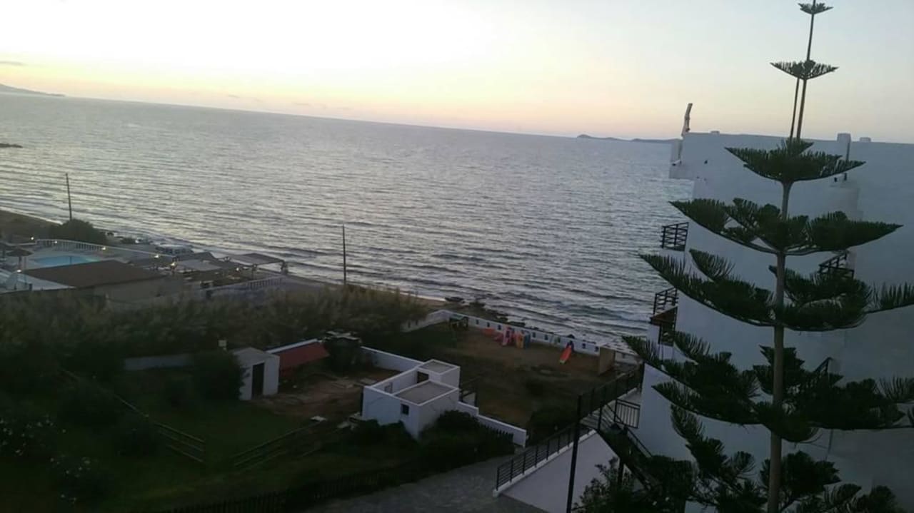 Aussicht von einem Balkon Hotel Themis Beach