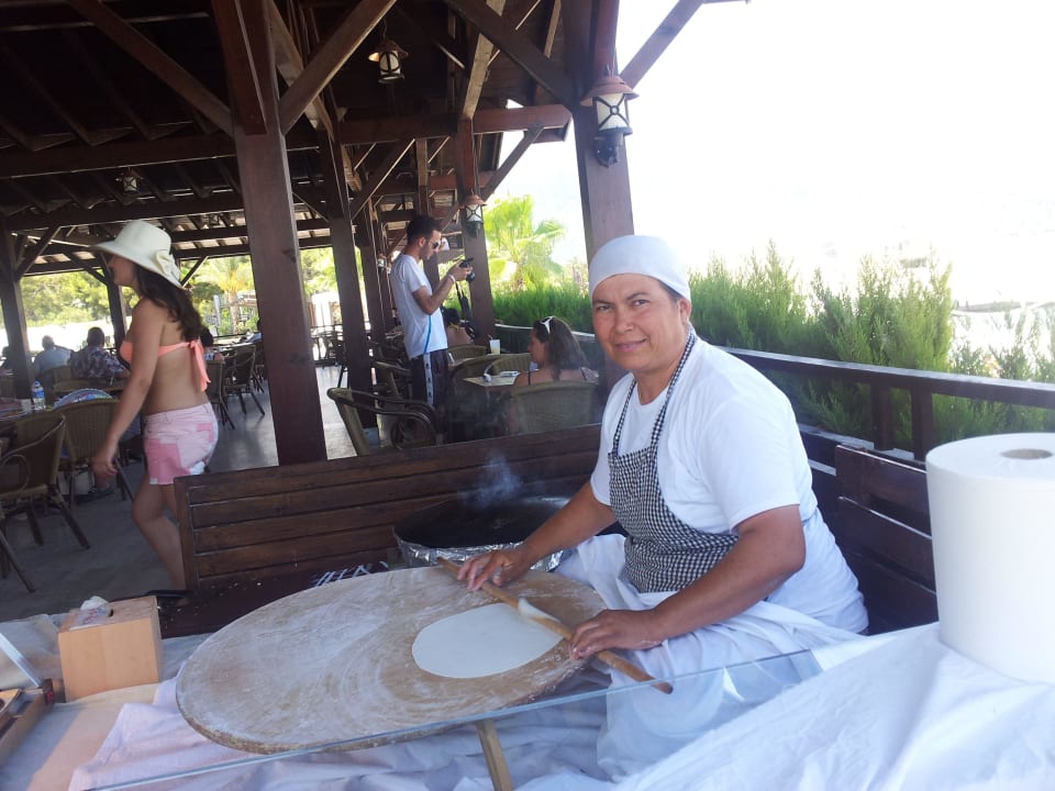 Gözleme Teigtasche frisch und lecker Crystal Flora Beach Resort