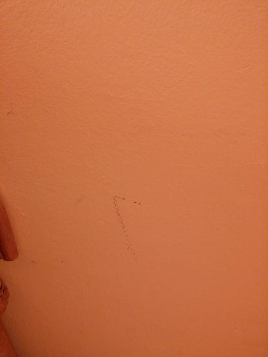 Dreckige Wand am Zimmer Hotel Riu Funana