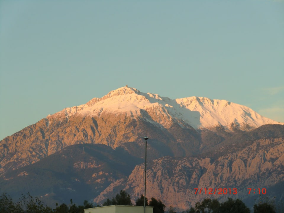 Hausberg mit den ersten Sonnenstrahlen Limak Limra Hotel & Resort