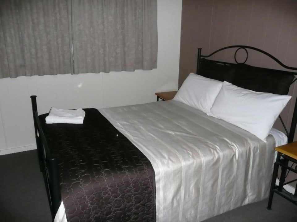 Bett Albany Gardens Holiday Resort