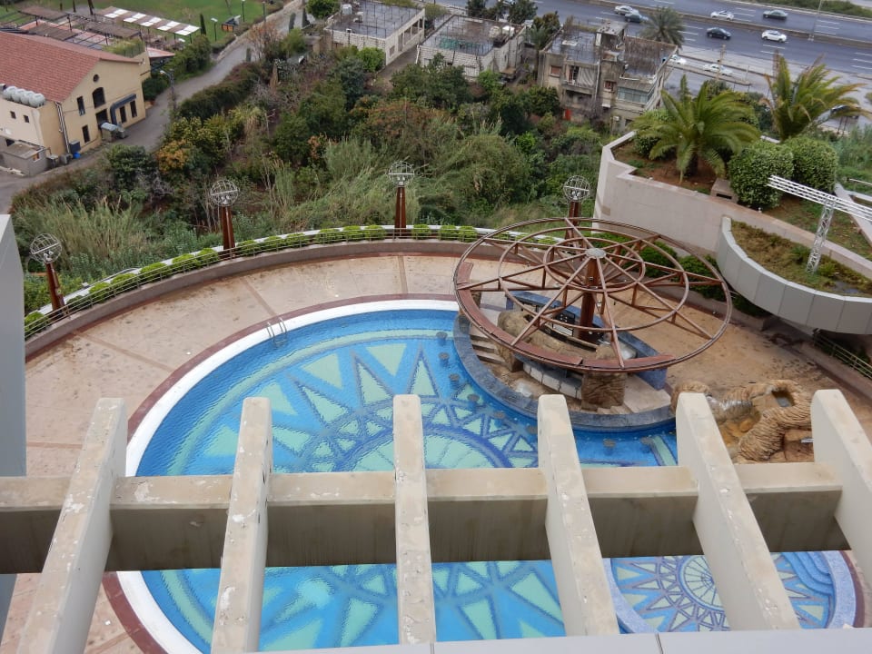 Aussenpool Le Royal Beirut Hotel by BlueBay