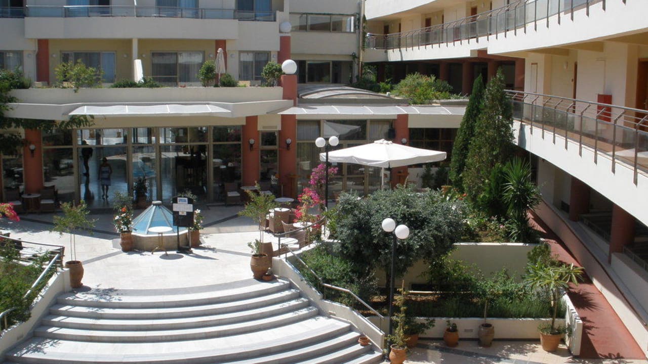 Blick an die Bar Hydramis Palace Beach Resort
