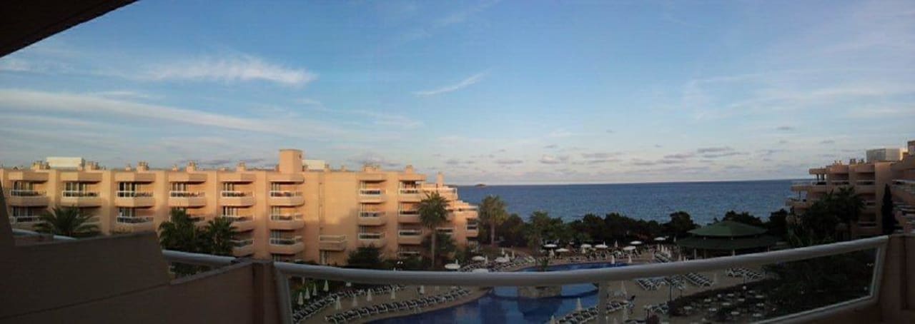 Panoramaaufnahme vom Balkon Hotel Tropic Garden