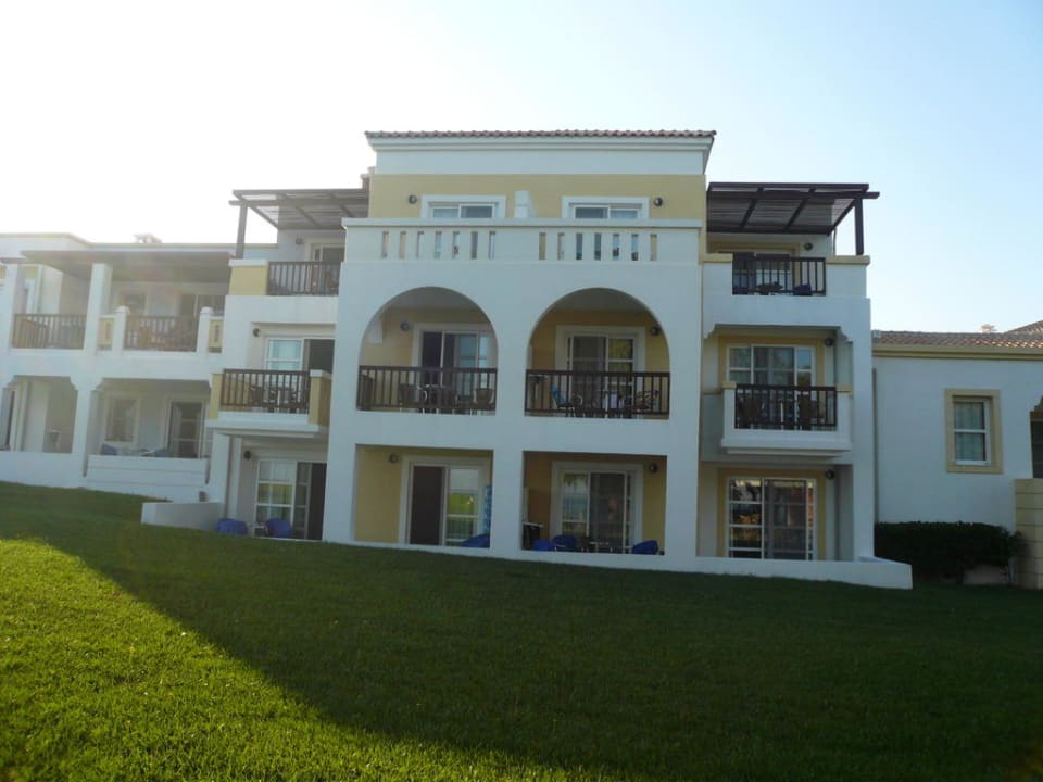 Bungalows von aussen Neptune Luxury Resort