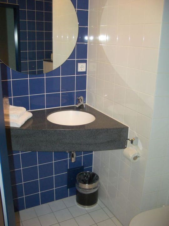 Bad zu Zimmer 314 B&B Hotel Hamburg-Altona