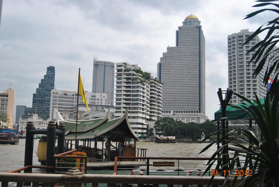 Free transfer to skytrain station Hotel The Peninsula Bangkok