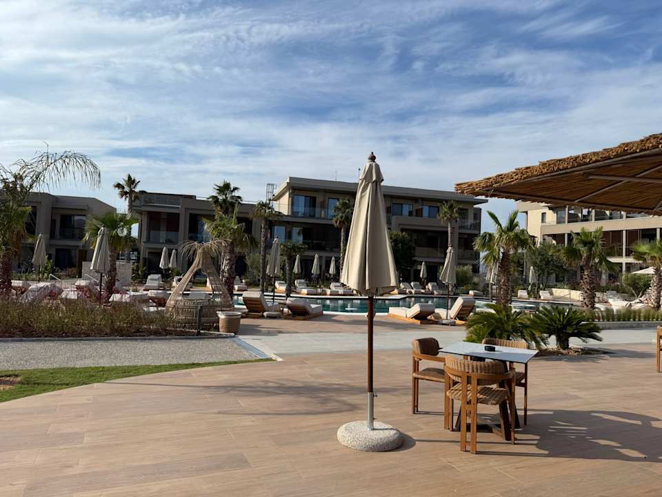Pool Portes Theros