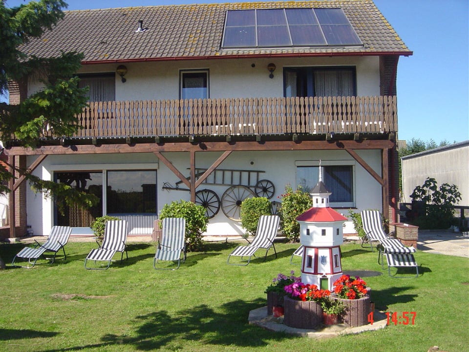 Liegewiese Frühstückspension Landhaus am Schniederdamm