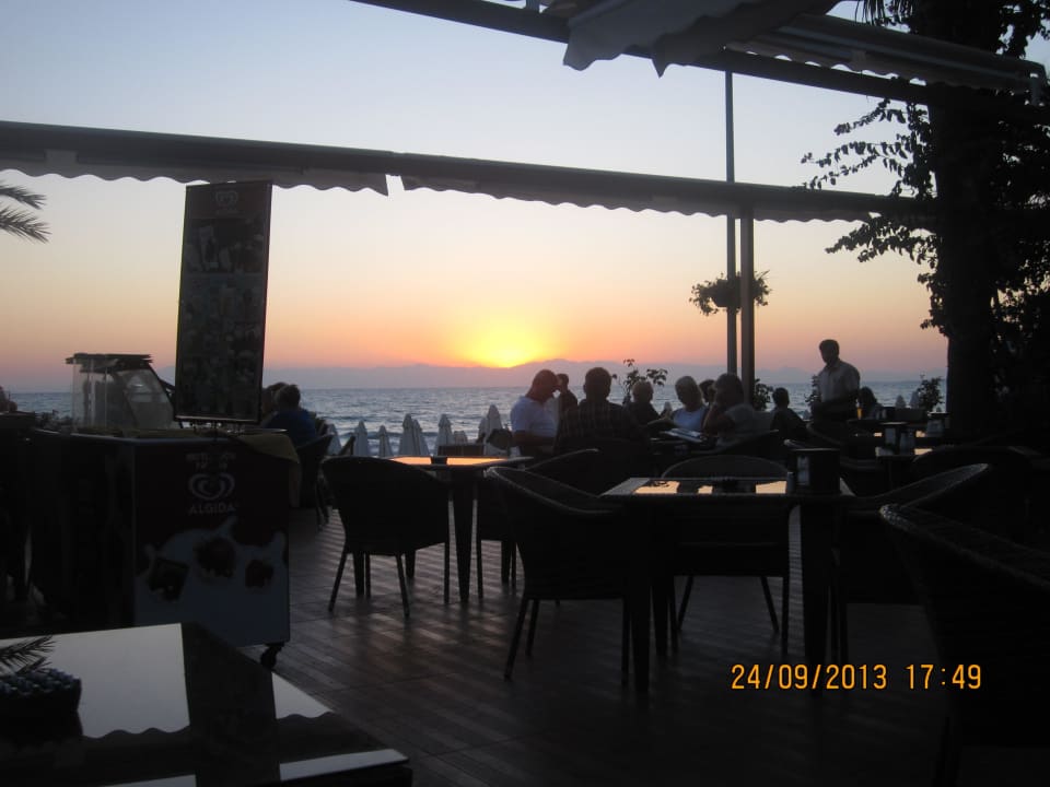 Schöner Sonnenuntergang Side Bay Hotel