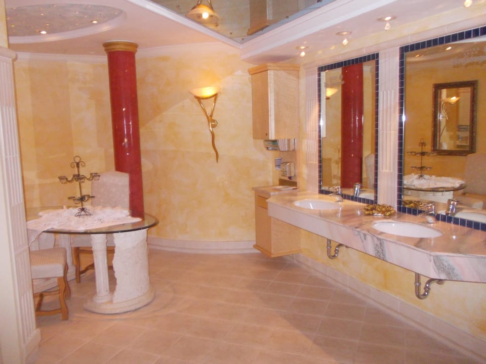 Toilette im Hotel Wellnessresort Vier Jahreszeiten