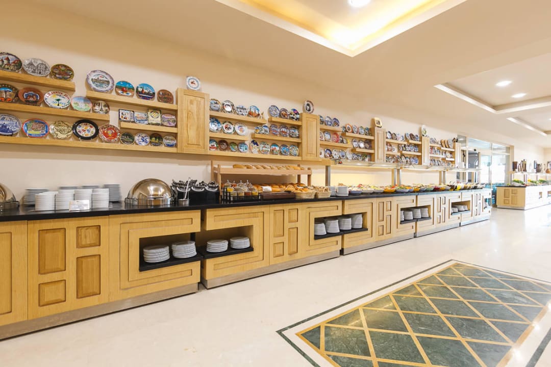 Main Restaurantbuffet L'Oceanica Beach Resort