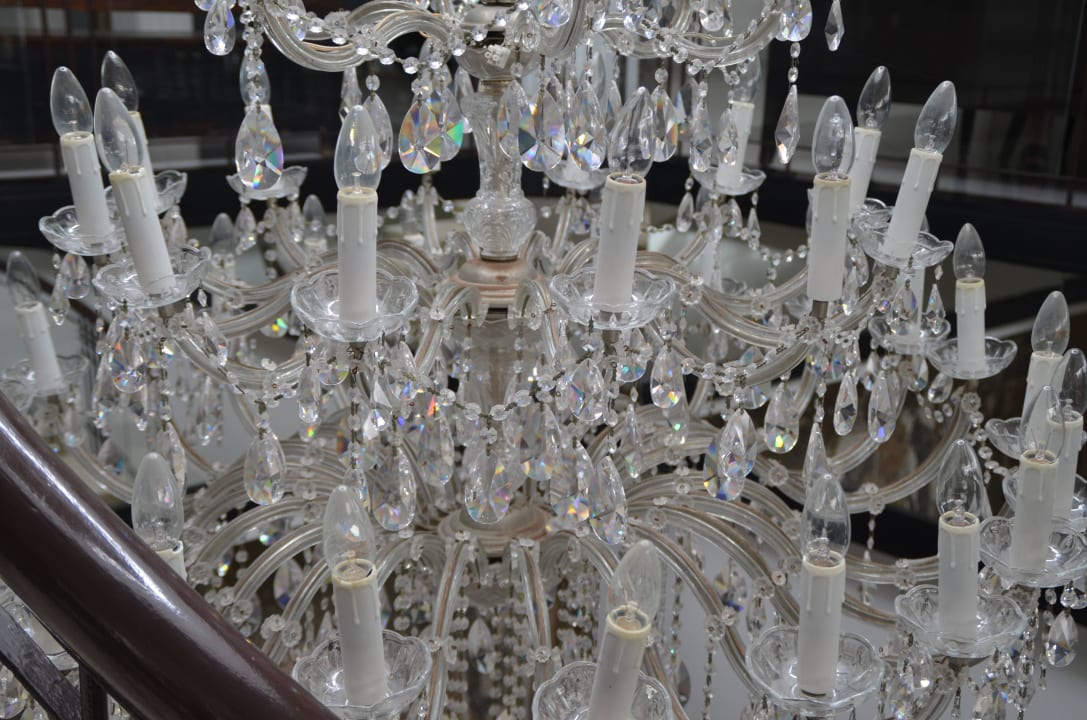 Der Leuchter wurde schon lange nicht mehr gereinig Hotel Almyra