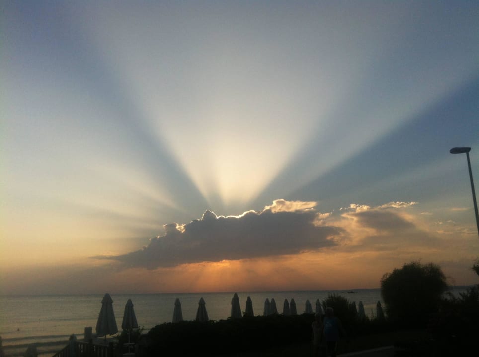 Sonnenuntergang beim Essen Özlem Garden Hotel