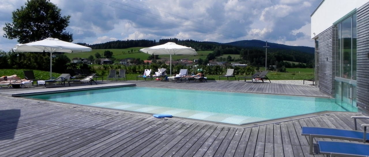 Pool außen Falkensteiner Hotel Bad Leonfelden