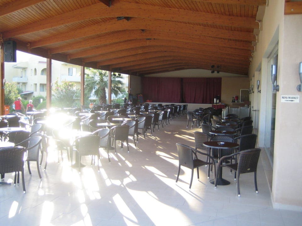 Aussenterrasse alltoura Club Hotel Poseidon Palace