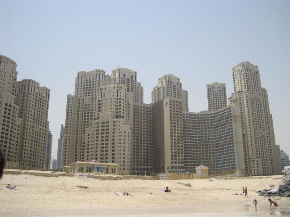 Blick vom Meer zur Skyline Amwaj Rotana Jumeirah Beach Residence