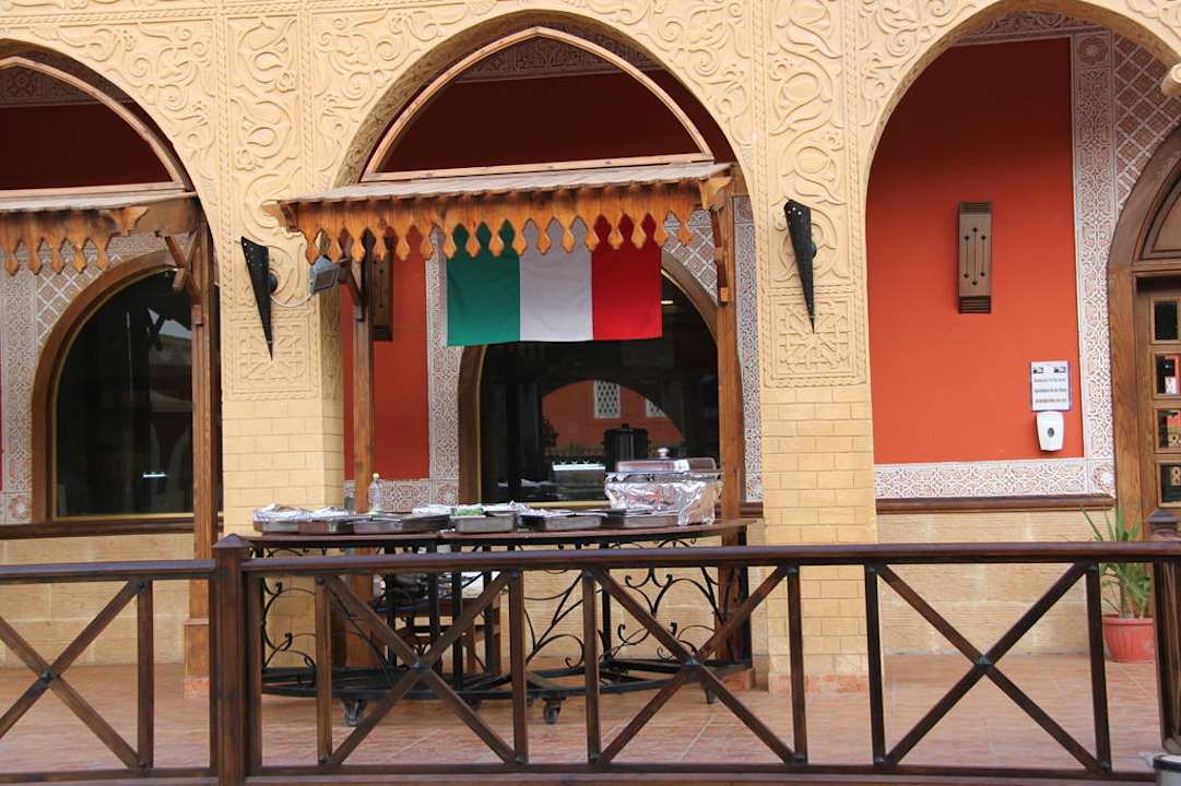 Italiener Pickalbatros Alf Leila Wa Leila Resort - Neverland Hurghada