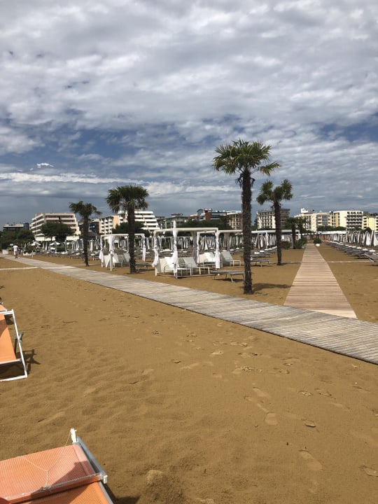 Strand Aparthotel Holiday