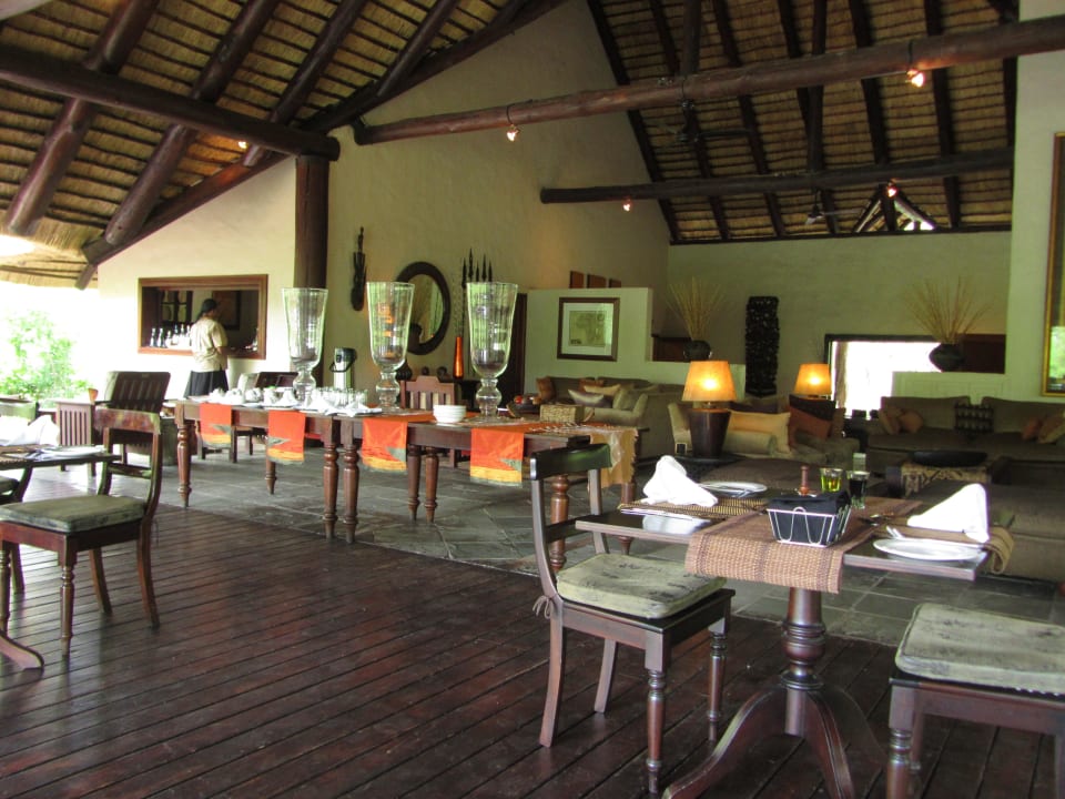 Im offenen Restaurant Sabi Sabi Little Bush Camp
