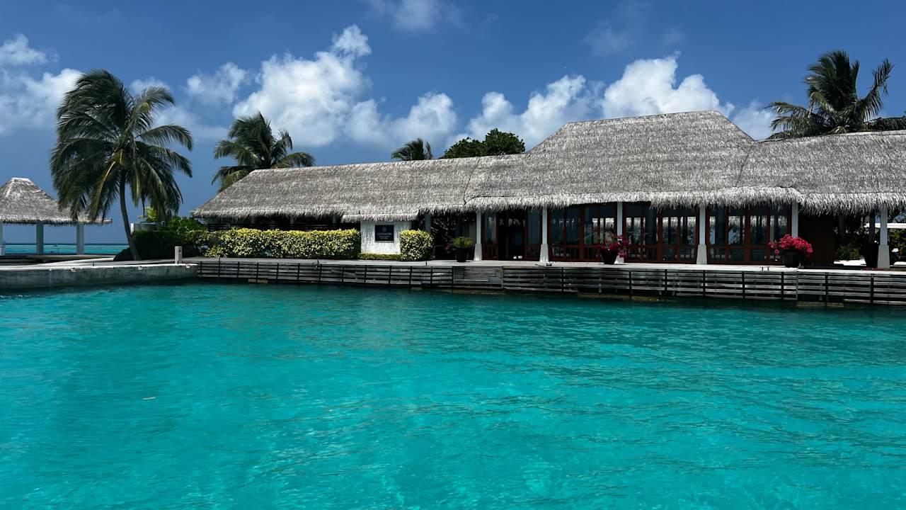 Außenansicht Sheraton Maldives Full Moon Resort & Spa