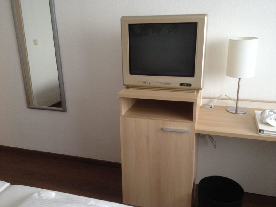 Kleiner alter Minifernseher AHORN Panorama Hotel Oberhof