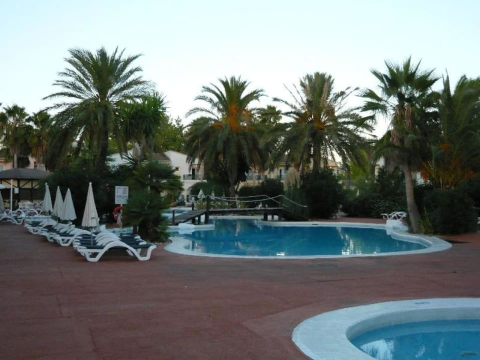 Pool am Abend Garden Saladina