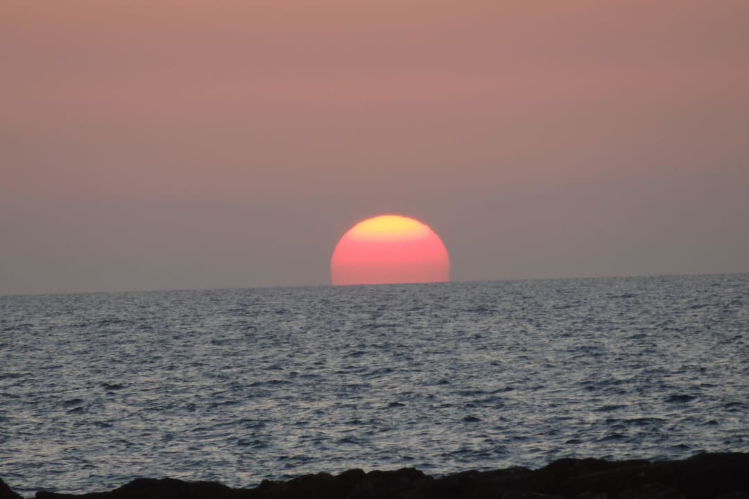 Sonnenuntergang am Strand Best Western Hotel Regency Suites