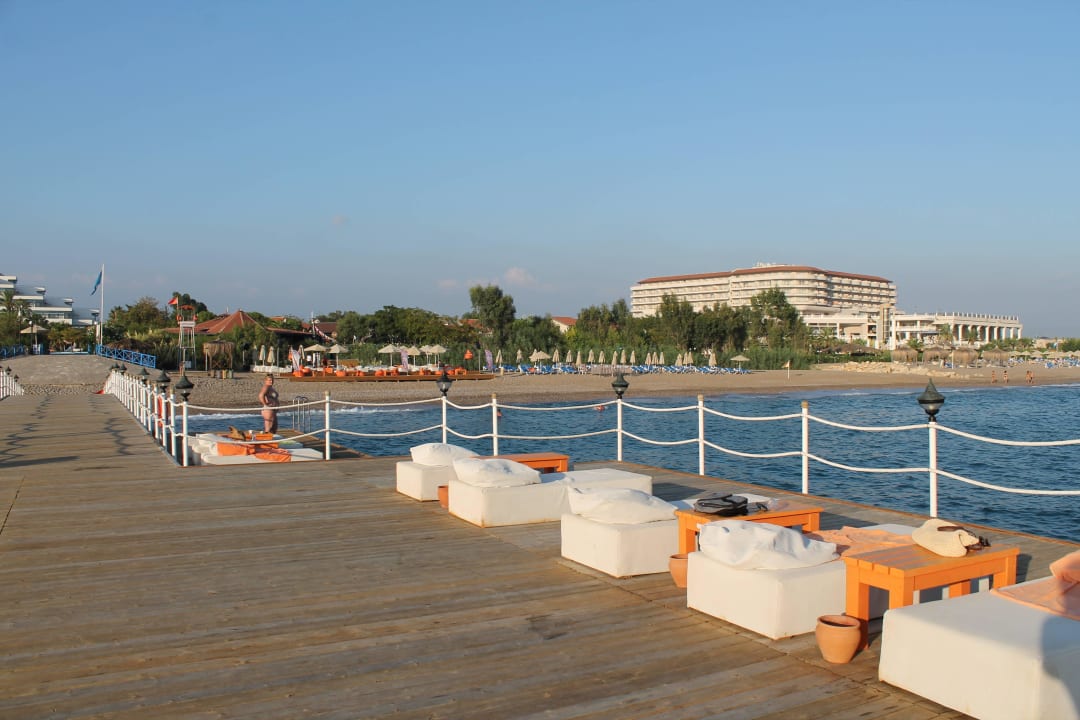 Blick vom Steg auf das Hotel Starlight Resort Hotel