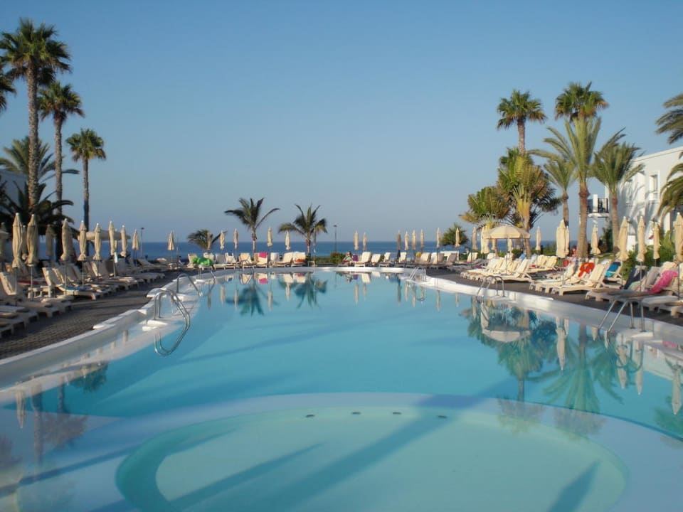 Pool bei den Villen Hotel Riu Palace Meloneras