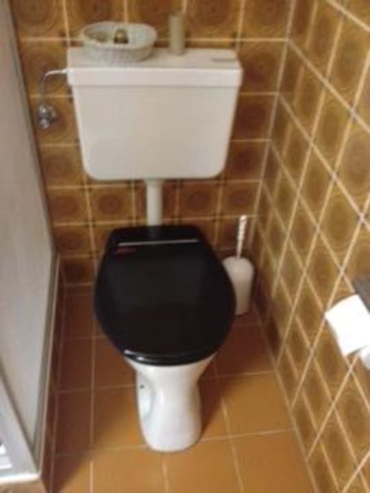 WC neben Dusche, hübsche Fliesen Aktivhotel Marko