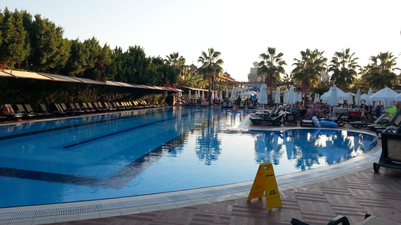 Großer Pool Hane Family Resort