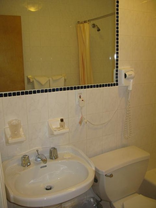 Bad im Zimmer 607 St. James Hotel