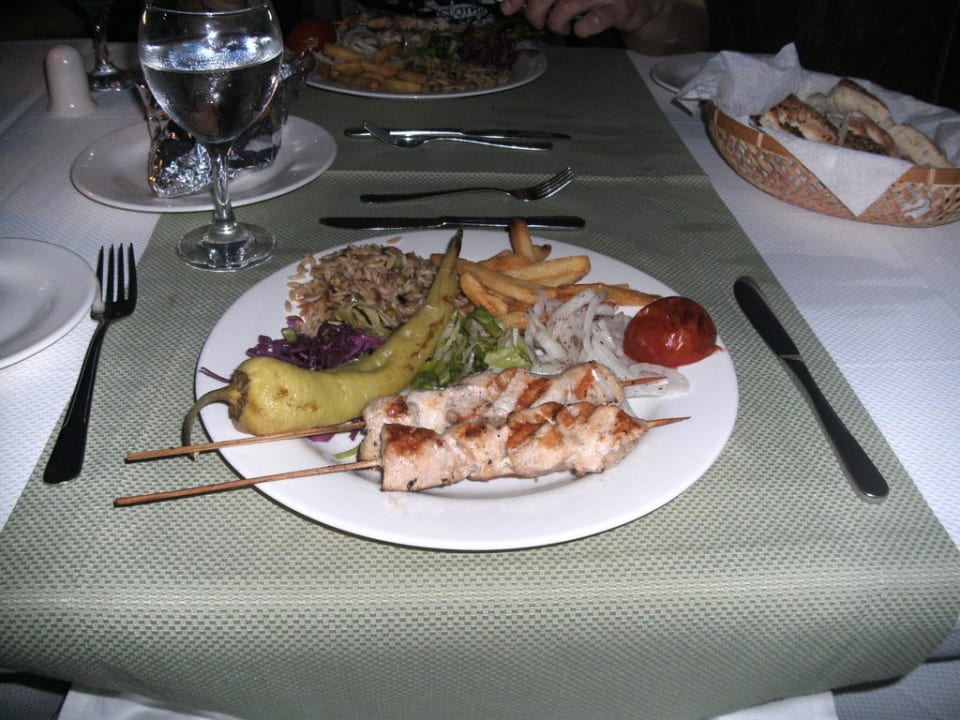 Hauptgang im mediterranem Restaurant Can Garden Resort