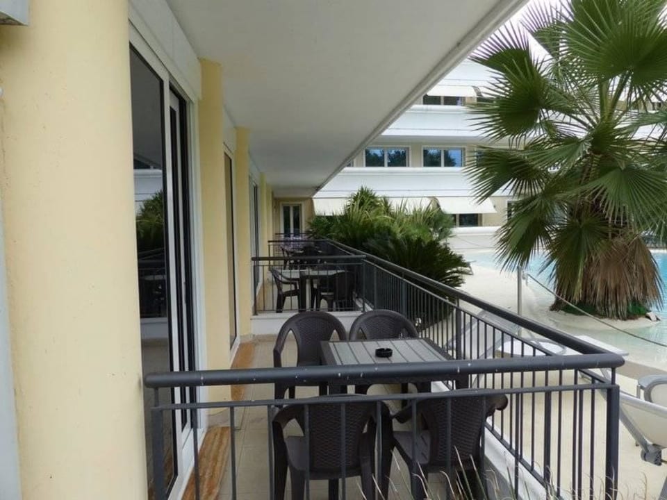 Balkone auf Erdgeschossebene Hotel Residence Relais Du Lac