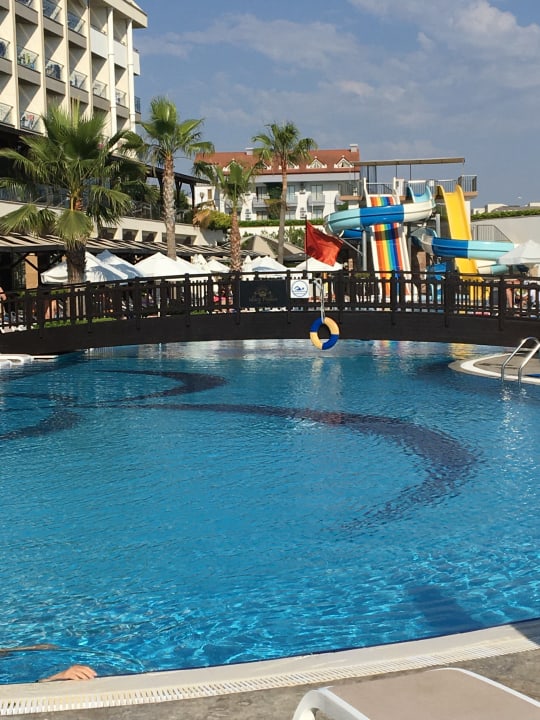 Pool Mary Hotel Side