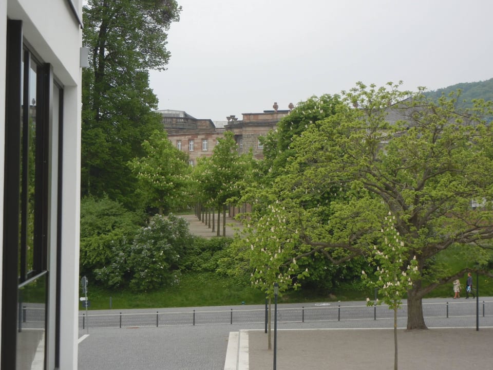 Blick vom Zimmer zum Schloss Wilhelmshöhe Schlosshotel Bad Wilhelmshöhe Conference & Spa