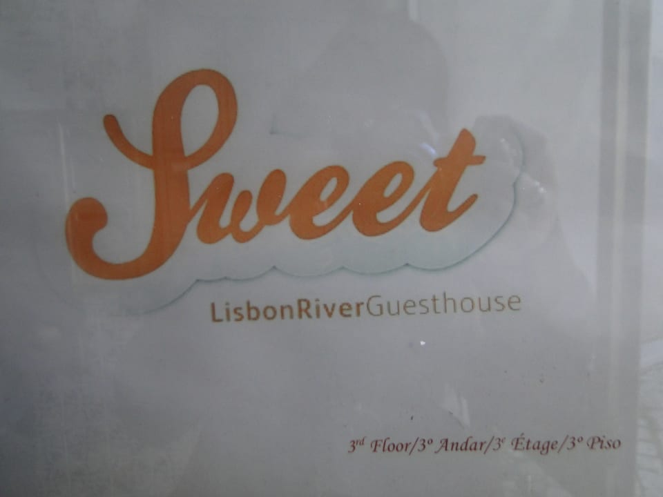 Eingang Beschriftung Sweet Lisbon Guesthouse